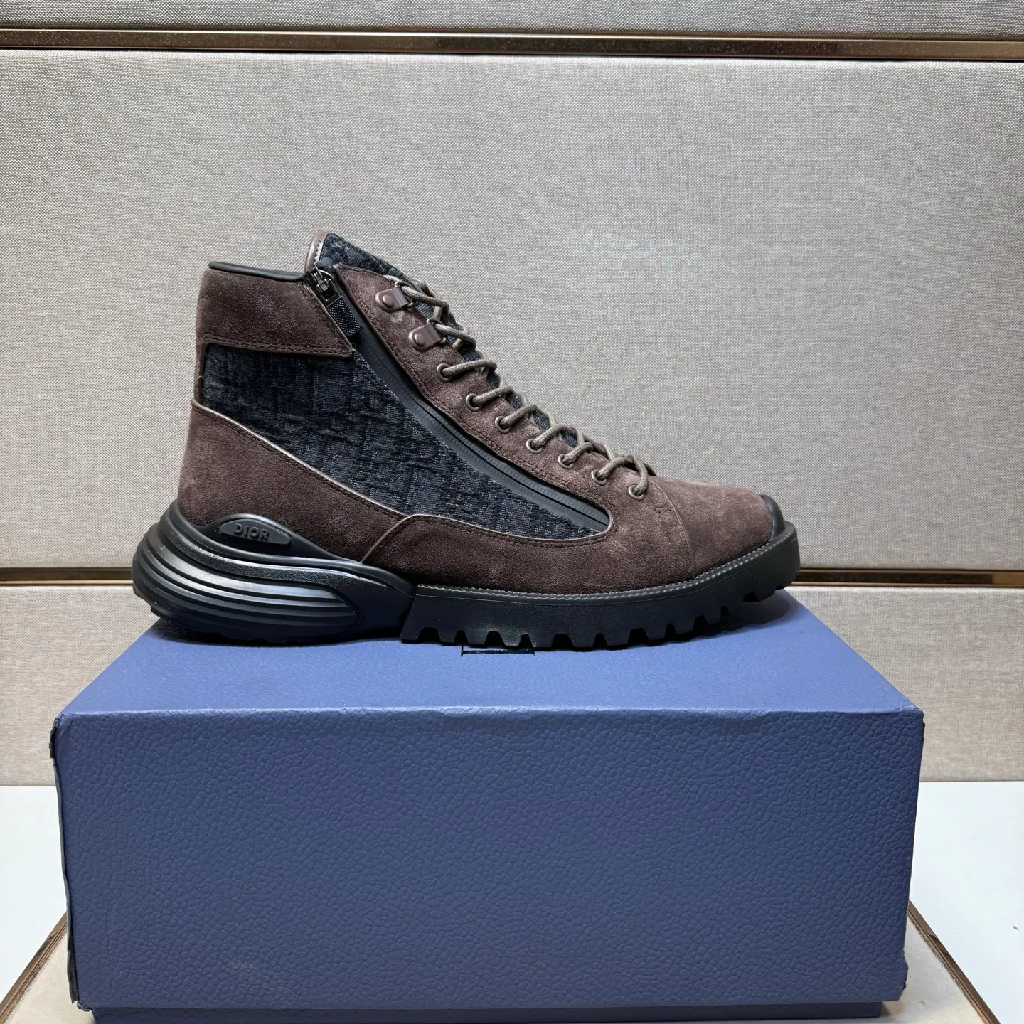 ⬛️Men's shoes 💰p580 [Dior~] Men's casual high-top shoes 2025z cabinet sales simultaneously 🔶Size: 39-44 #️⃣ 🔷2 colors🔜The upper is made of multi-material splicing➕Genuine leather lining, comfortable and breathable, sole: original comfortable and wear-resistant outsole, ⚠️Real shot📱Photographed🎬The real thing is better📢📢📢